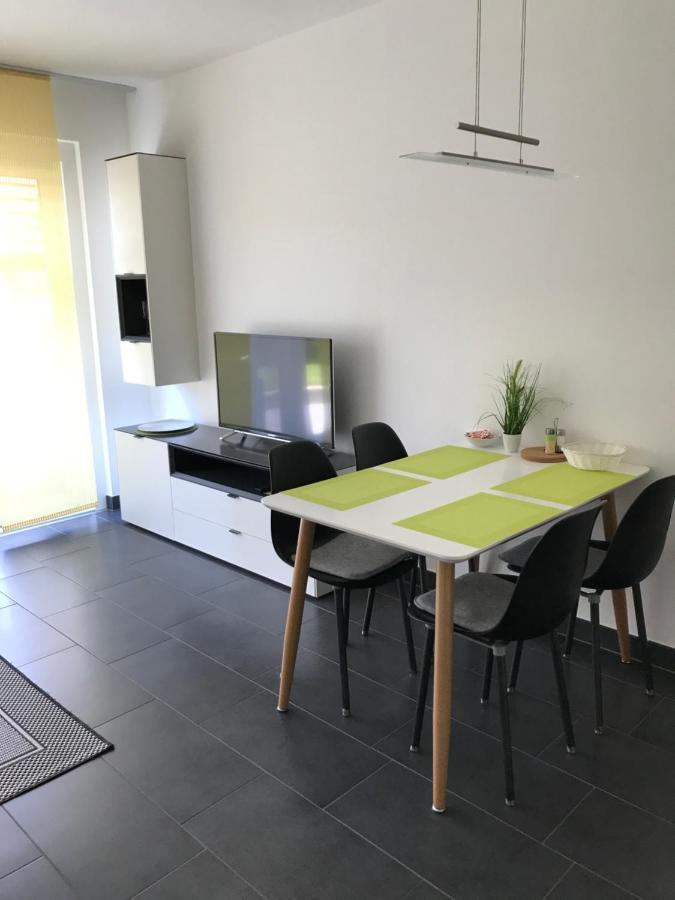 Schoene Neubauwohnung Mit Garten Merano Bagian luar foto
